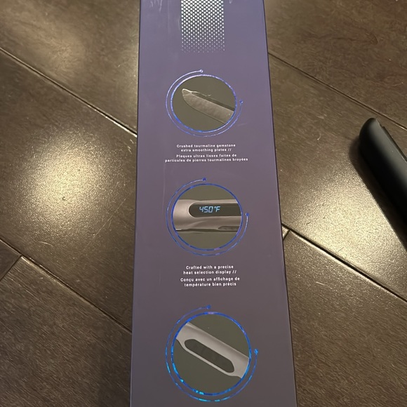 Equinox flat iron with universal voltage. Comes with box and instructions. - Picture 3 of 5